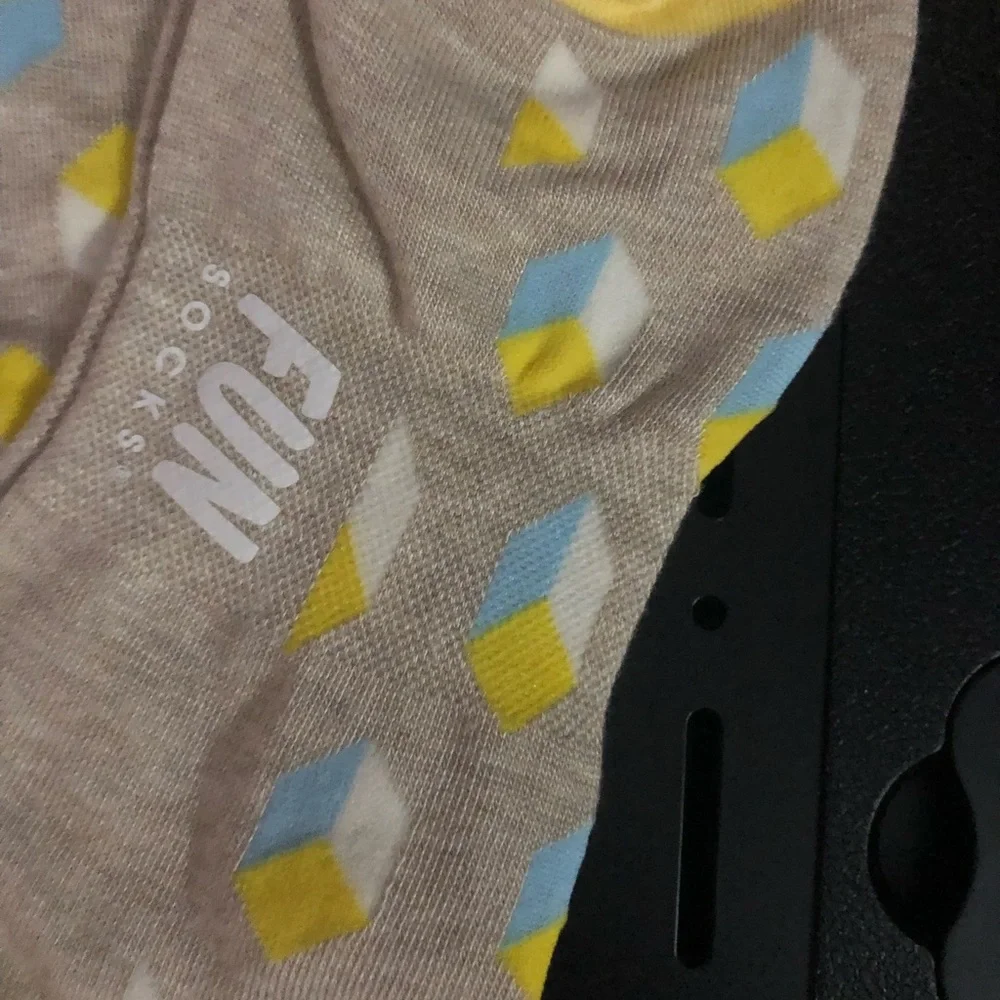 Men’s Beige Geometric Dress Crew Socks – Yellow & Light Blue